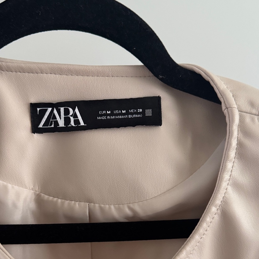 ZARA Cream Collarless Faux-Leather Jacket with Gold Hardware - Picture 2 of 4